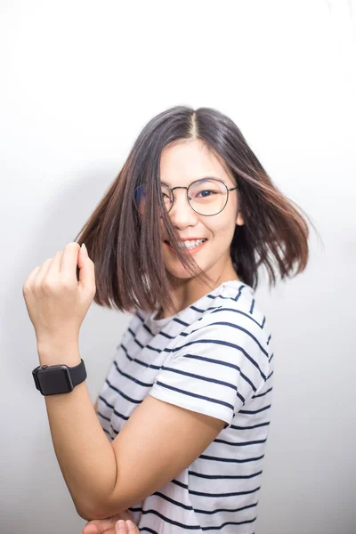 Hermosas Mujeres Asiáticas Con Reloj Inteligente Sobre Fondo Blanco —  Fotos de Stock