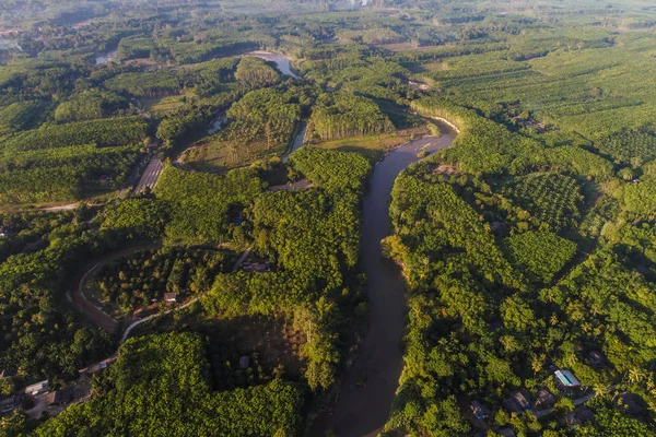 Vista Aérea Pueblo Rural Con Árbol Verde Del Río Salida —  Fotos de Stock