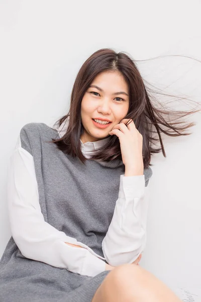 Retrato Asiático Sorrindo Mulheres Bonitas Fundo Branco — Fotografia de Stock