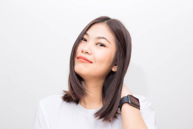 Beyaz arka plan üzerinde gülümseyen şirin Asyalı kadınlar heathy hayat kavramı