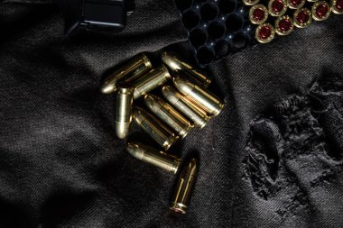 Gömlekli 9mm ruger kurşun bez doku kol nesne üzerinde