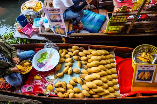 Comida Bebida Venden Mercado Flotante Damnoen Saduak Ratchaburi Cerca Bangkok — Foto de Stock