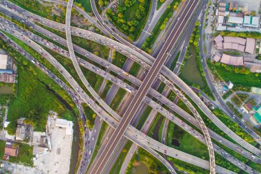 U olan havadan görünümü trafik Kavşağı yol açmak lane şehir ulaştırma sanayî
