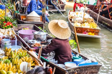 Damnoen Saduak yüzen Pazar Ratchaburi yakın Bangkok, Tayland, Thailand, yiyecek ve içecek satmak