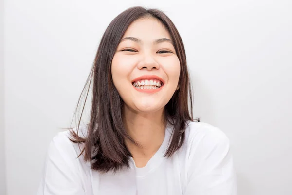 Glada Lyckliga Leende Asiatisk Unga Kvinnor Vit Bakgrund — Stockfoto