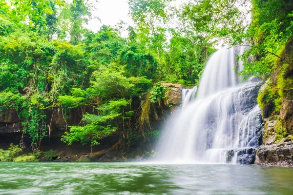 Floresta Tropical Profunda Cachoeira Klong Chao Ilha Koh Kood Tailândia — Fotografia de Stock