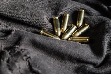 Gömlekli 9mm ruger kurşun bez doku kol nesne üzerinde