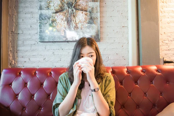 Beautiful Asian Women Drinking Hot Coffee Sitting Vintage Sofa Cafe — Stock Photo, Image