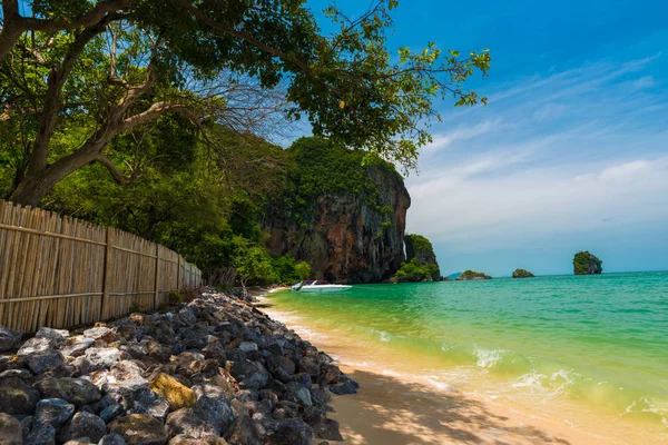 Hav Vit Sand Strand Med Stenig Krabi Thailand — Stockfoto