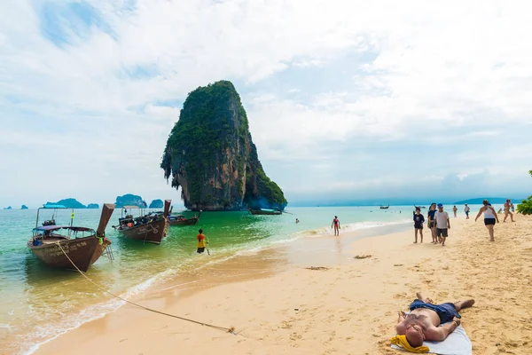 Krabi Thailand July Tourists Relax Railay Beach Summer July 2015 — Stock Photo, Image