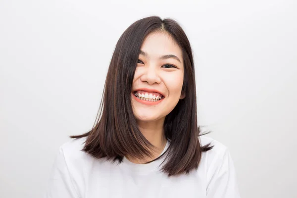 白い背景の上の笑顔のアジアのかわいい女性ヒースイー生活概念 — ストック写真