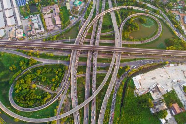 İnsansız hava aracı ile araç hareket hava görüntülü ulaşım kavşağı trafik yolu
