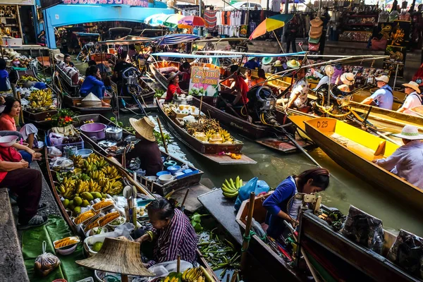 Bangkok Marzo Gente Que Compra Comida Barcos Madera Mercado Flotante — Foto de Stock