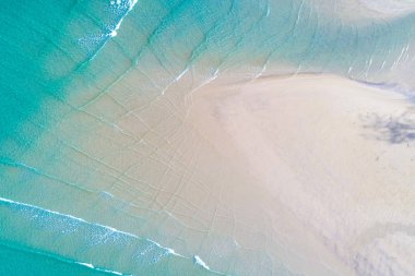 Havadan görünümü pastoral beyaz deniz kum plaj turkuaz su yaz tatil arka plan