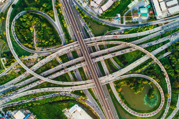 Expressway Transporter Trafikerar Väg Med Fordonets Rörelse Logistiska Koncept Flygfoto — Stockfoto