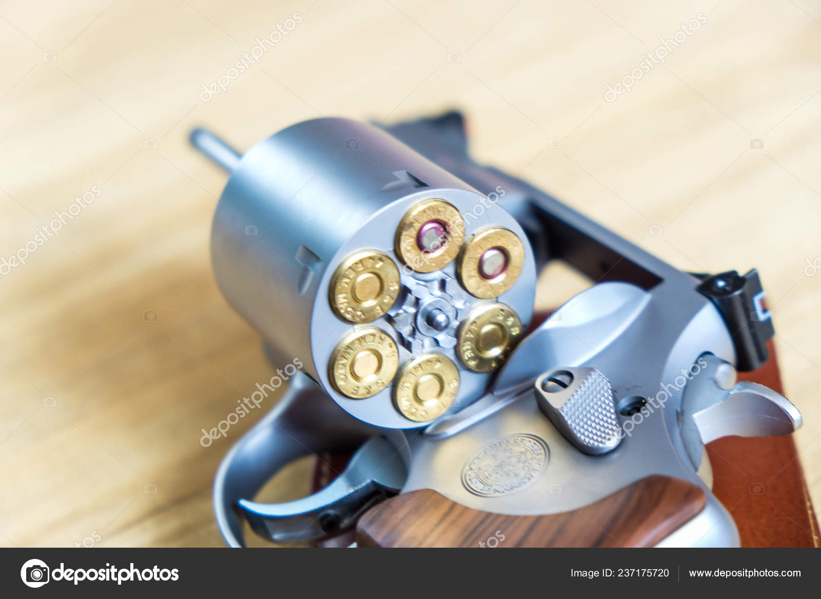 Revólver Magnum 357 - Fotografias de stock e mais imagens de Arma de Fogo -  Arma de Fogo, Autodefesa, Bala - Munição - iStock