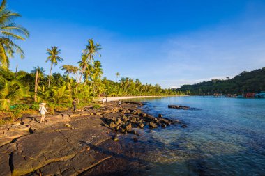 Deniz plaj sahil hattı günbatımı bulut deniz manzarası ile