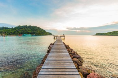 Ahşap köprü pastoral deniz plaj turkuaz su doğa deniz manzarası