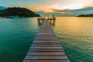 Ahşap köprü pastoral deniz plaj turkuaz su doğa deniz manzarası