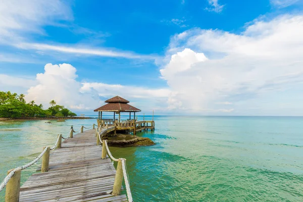Ahşap köprü pastoral deniz plaj turkuaz su doğa deniz manzarası