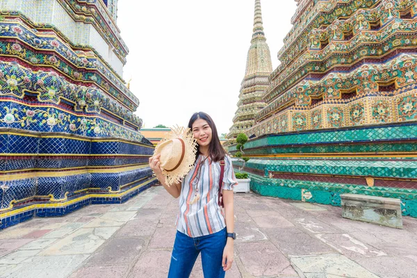 Giovane Viaggiatore Asiatico Donne Con Zaino Cappello Tour Piedi Nel — Foto Stock