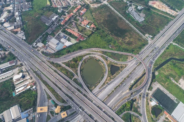 Verkehrsknotenpunkt Kreisverkehr Stadtstraße Luftaufnahme Mit Grünem Baum Fahrzeug Bewegung — Stockfoto