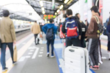 Tren istasyonunda turist bulanık grup, Seyahat arka plan