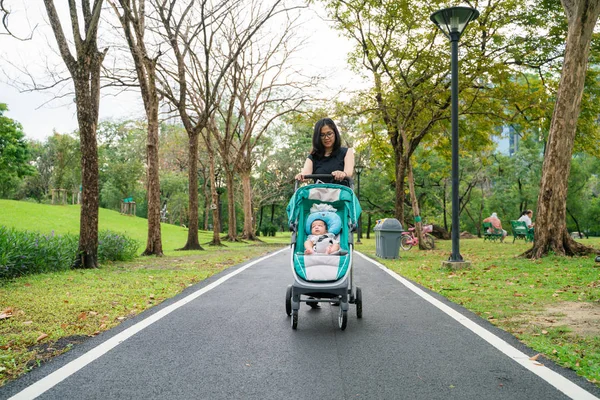 Asian Mom Baby Boy Stroller Walking Green Park Family Garden — Stock Photo, Image