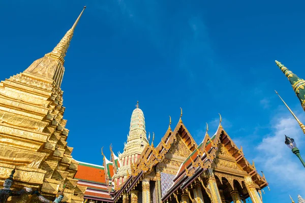 Temple Pagode Dorée Bouddha Émeraude Avec Nuage Ciel Bleu Thaïlande — Photo