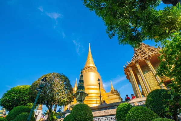 Temple Emerald Buddha Golden Pagoda Blue Sky Cloud Thailand Travel — Stock Photo, Image