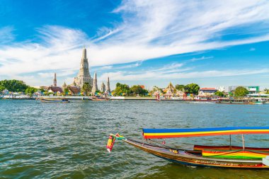 Bangkok, Tayland Chao Praya nehir gezi ile şafak Wat Arun Tapınağı