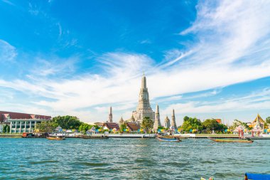 Bangkok, Tayland Chao Praya nehir gezi ile şafak Wat Arun Tapınağı