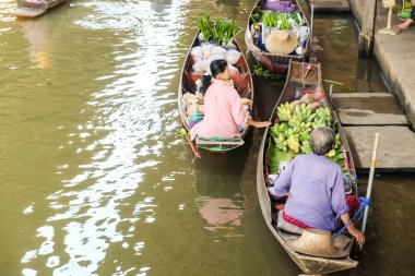 Yüzen Damnoen Saduak Pazar yiyecek ve içecek ürünleri turistik, Tayland ile geleneksel