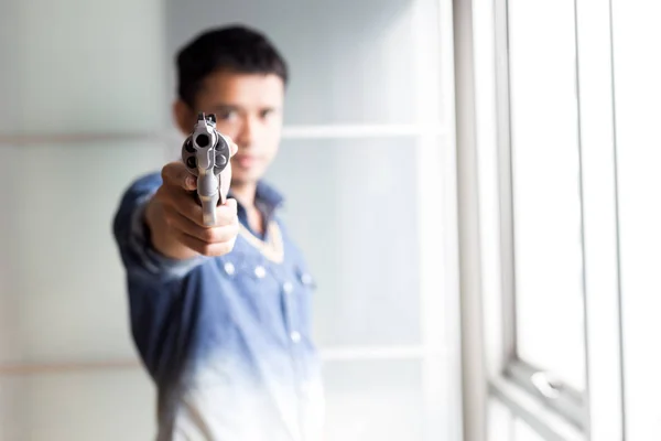 Homem Máfia Rico Com Arma Revólver Jean Camisa — Fotografia de Stock