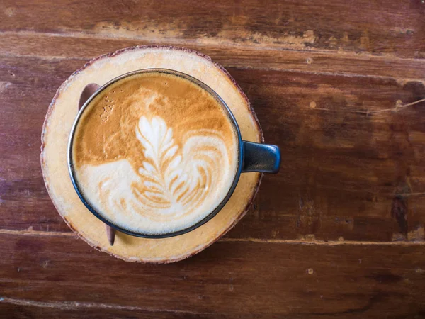 Heißen Latte Art Kaffee Tasse Auf Holztisch Trinken — Stockfoto