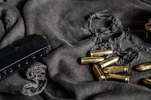 Fmj 9Mm Pistola Balística Automática Sobre Pano Fundo Conceito Violência — Fotografia de Stock
