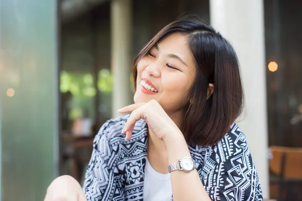 Hermosas Mujeres Sonrientes Sentadas Café Arte Mujeres Negocios —  Fotos de Stock