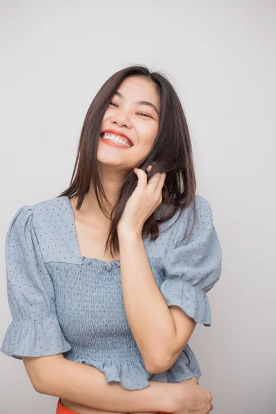 Śmiejąc Się Pięknych Azjatyckich Kobiet Białym Tle Portret Kobiet — Zdjęcie stockowe