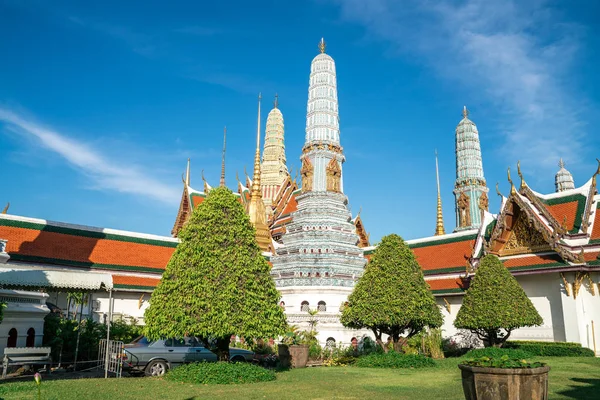 Świątynia Szmaragdowej Buddy Błękitne Niebo Chmura Podróży Zwiedzanie Bangkoku Tajlandia — Zdjęcie stockowe
