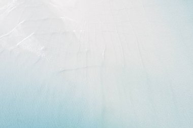 Üst görünüm beyaz deniz plaj dalga huzur arka plan yaz manzara kopya alanı ile