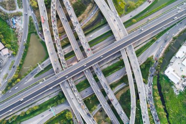 Görünüm kavşak şehir ulaşım yol araç hareket aşağı hava bakmak