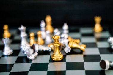 Strateji ve compe tahta planı oyunu altın ve gümüş satranç