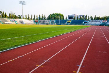 Stadyum ile atletik koşu pisti