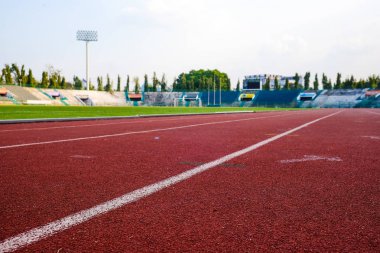 Stadyum ile atletik koşu pisti