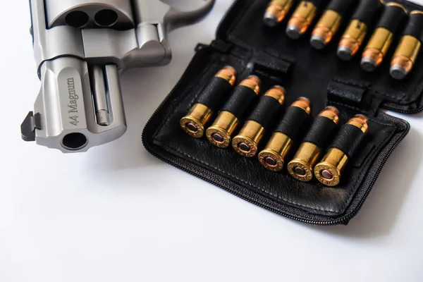 Brüskierung .44 Magnum Pistole kleiner Riese aus nächster Nähe — Stockfoto