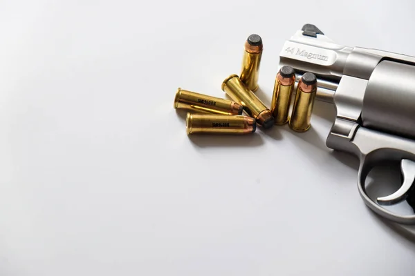 Snubnose .44 magnum pistola pequeño gigante de cerca — Foto de Stock