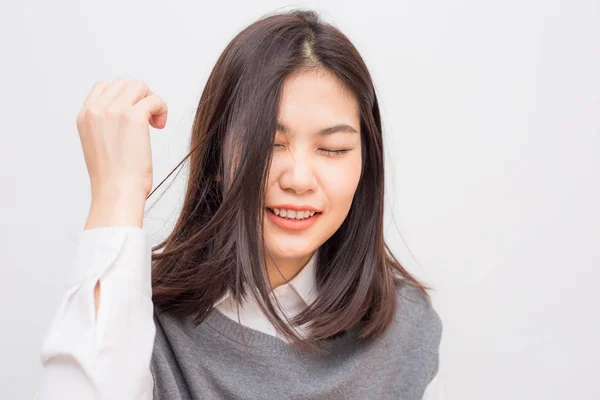 Leende Känn dig fri från vackra asiatiska kort hår kvinnor — Stockfoto