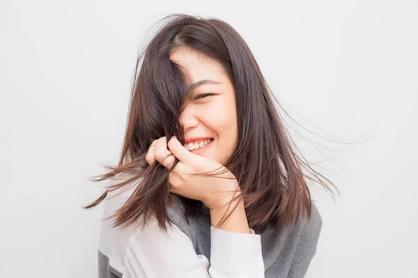 미소 느낌 무료 의 아름다운 아시아 짧은 머리 여자 — 스톡 사진