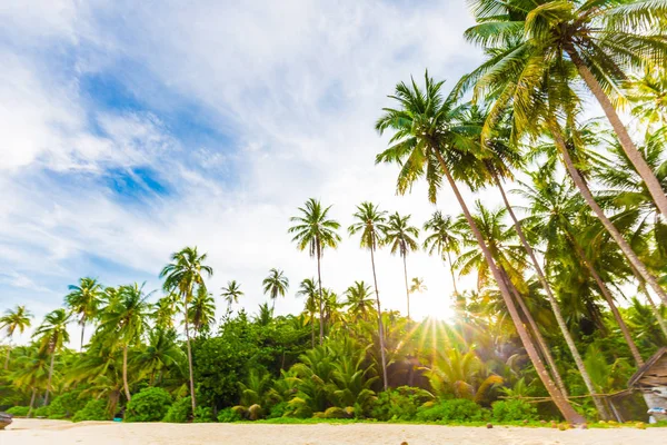 Hermosa playa idílica de mar tropical — Foto de Stock