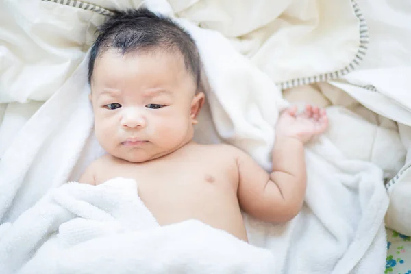 Asian baby boy lying on white blanket morning wake up — Stock Photo, Image